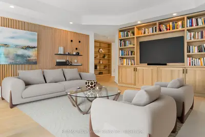 Condo Apartment in Oakville