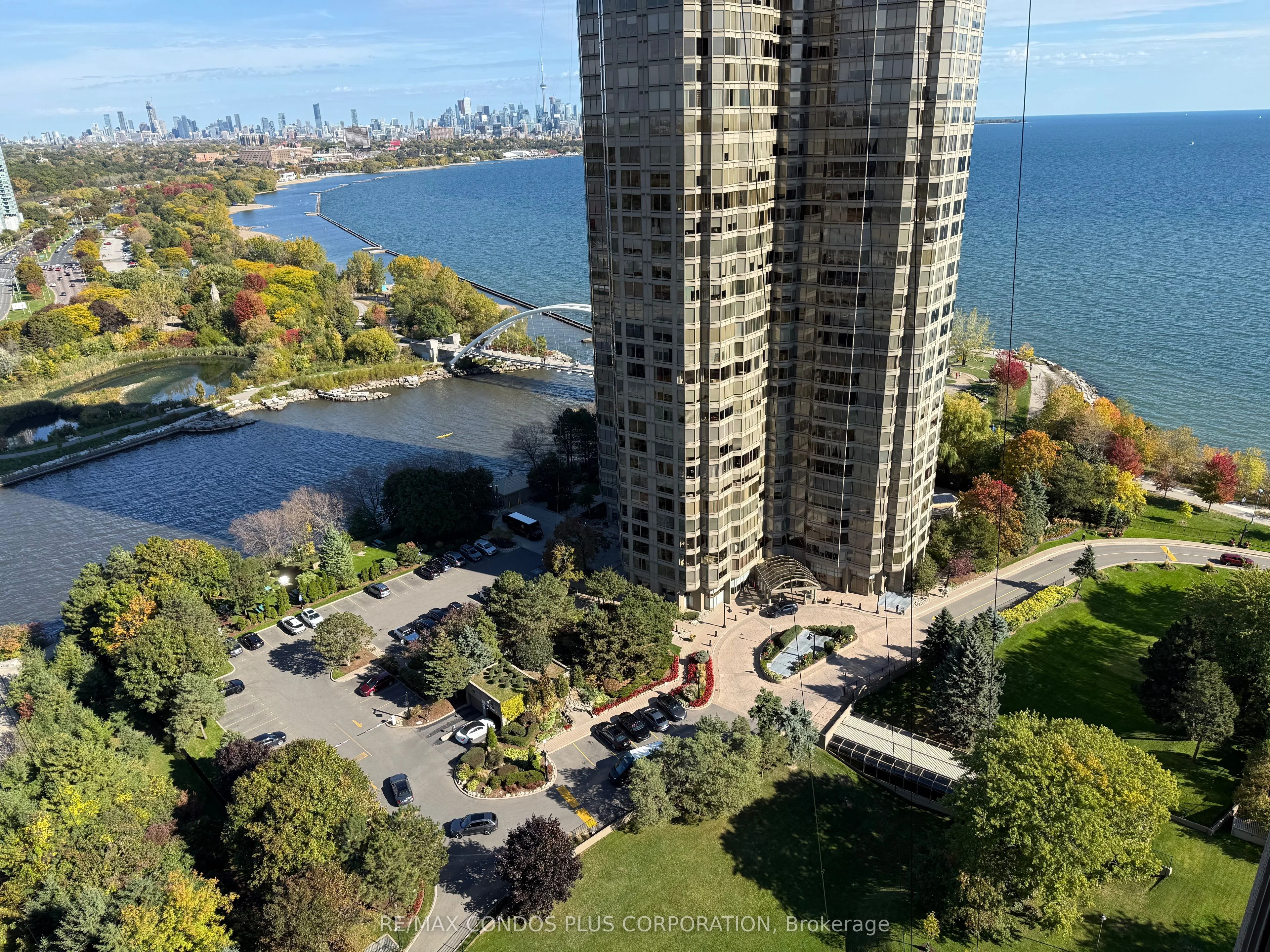 1 Palace Pier Court 4405, Toronto W06, ON M8V 3W9