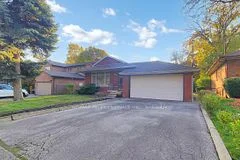 110 Shaver Avenue N, Toronto W08, ON M9B 4N8