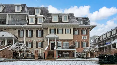 58 Sidney Belsey Crescent 203, Toronto W04, On M6m 5j2