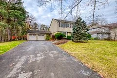 120 Blyth Crescent, Oakville, ON L6J 5H6