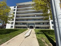 363 Lakeshore Road E 208, Mississauga, ON L5G 1H7