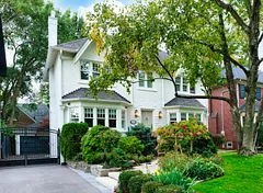 42 Brentwood Road N, Toronto W08, ON M8X 2B7