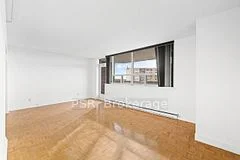 240 Markland Drive 909, Toronto W08, On M9c 1r3