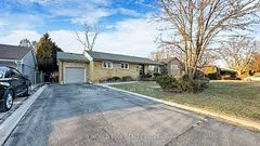 10 Suburban Drive N, Mississauga, ON L5N 1G5