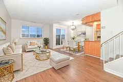 2001 Bonnymede Drive 140, Mississauga, On L5j 4h8