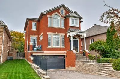Detached in Oakville