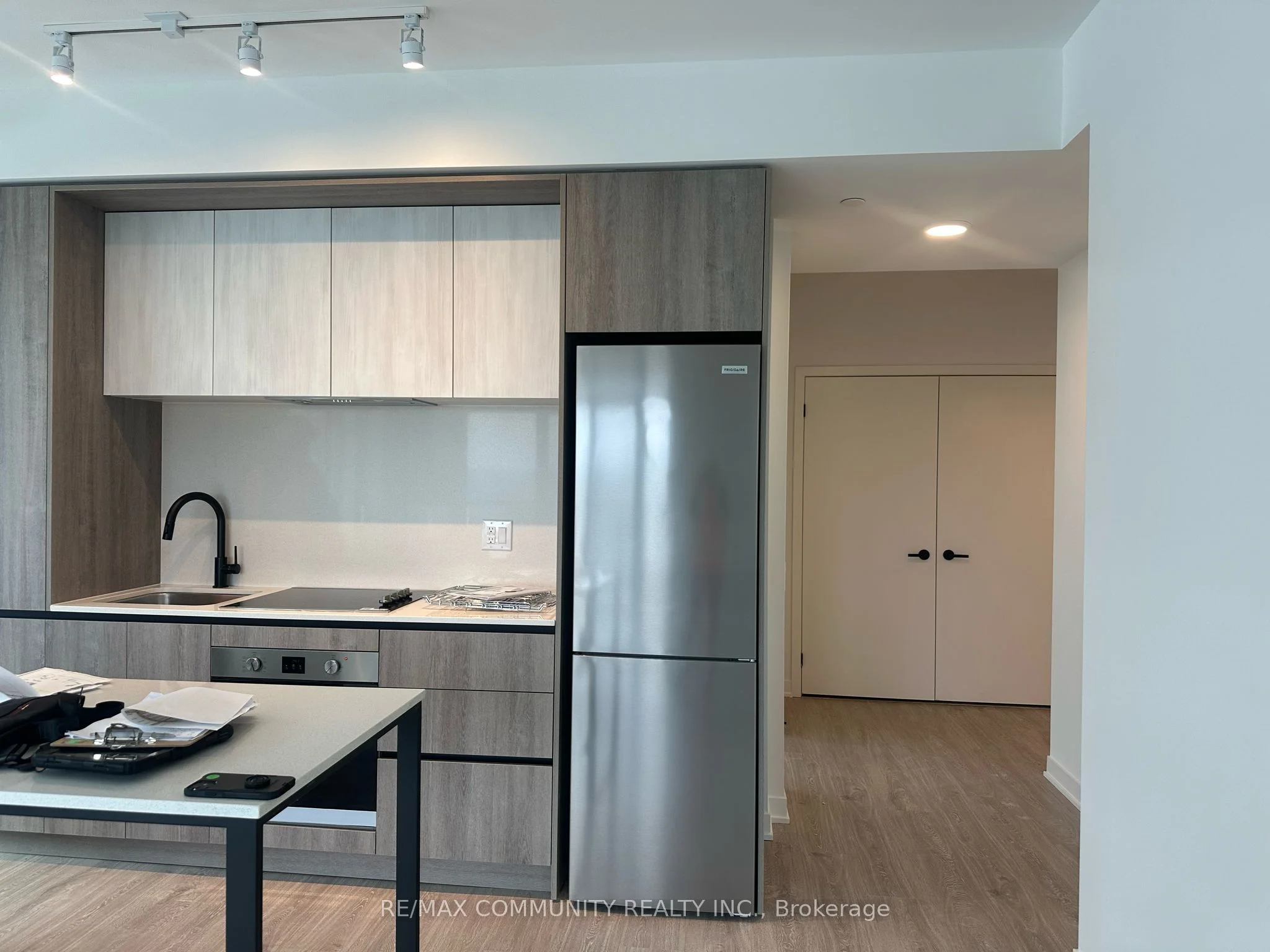 2495 Eglinton Avenue W 404, Mississauga, ON L5M 2T2