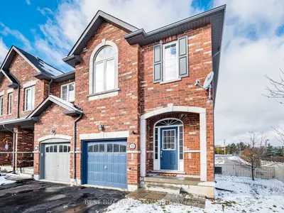Att/Row/Townhouse in Milton