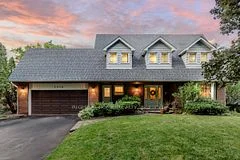 1456 Ballyclare Drive, Mississauga, ON L5C 1J5