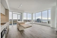 28 Ann Street 2002, Mississauga, On L5g 3g1