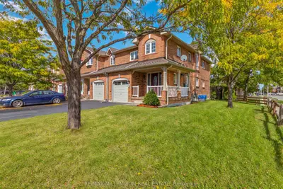Att/Row/Townhouse in Brampton