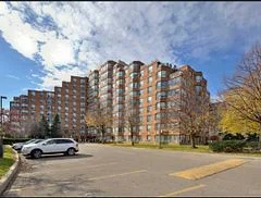 6 Humberline Drive 813, Toronto W10, ON M9W 6X8