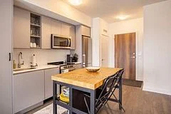251 MANITOBA Street 819, Toronto W06, ON M8Y 4G9