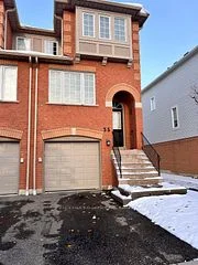 5030 Heatherleigh Avenue 35, Mississauga, ON L5V 2G7