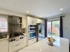 2377 Belcaro Way, Mississauga, ON L5M 2M6