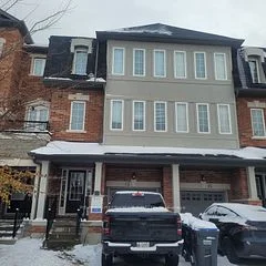 Att/Row/Townhouse in Brampton