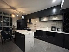 220 Burnhamthorpe Road W 503, Mississauga, On L5b 4n4