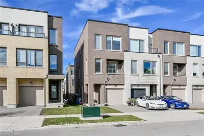 205 Sabina Drive, Oakville, On L6h 0l4