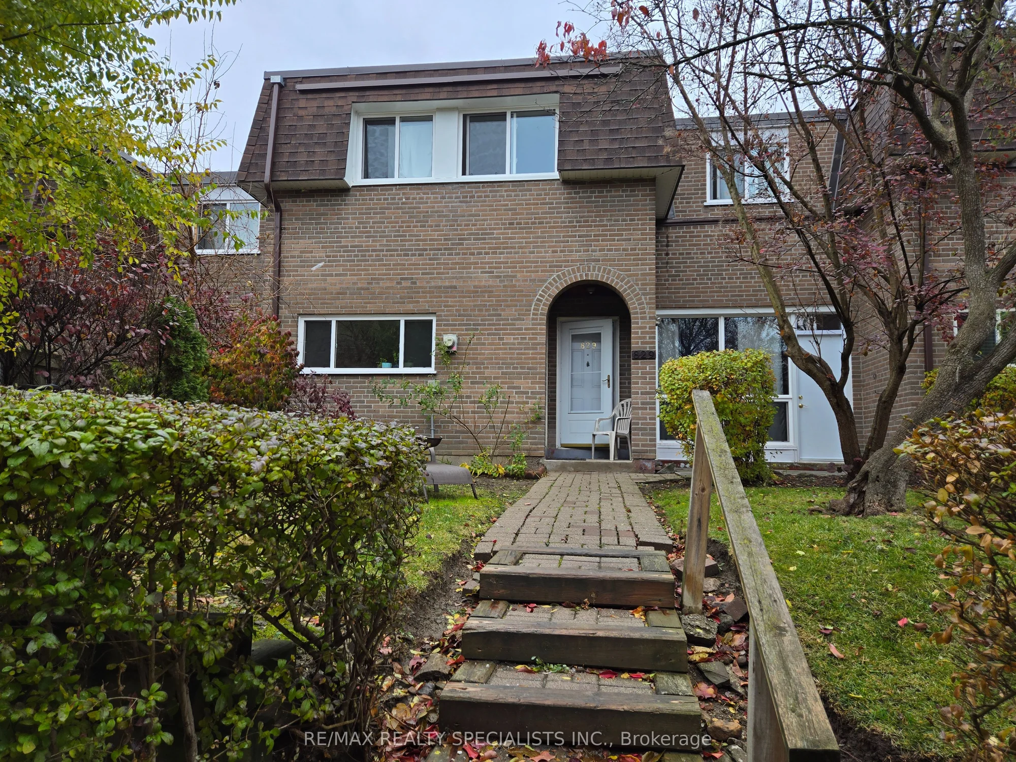 28 Tandridge Crescent 829, Toronto W10, ON M9W 2P2