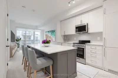 Condo Apartment in Oakville