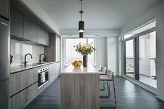 2495 Eglinton Avenue 2211, Mississauga, ON L5M 2V8