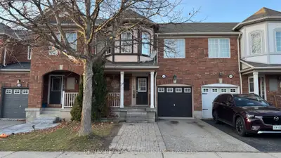Att/Row/Townhouse in Oakville