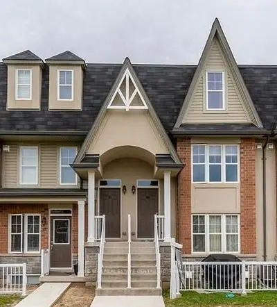 Condo Townhouse in Milton