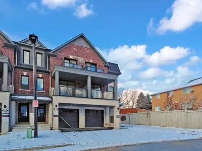 Att/Row/Townhouse in Mississauga