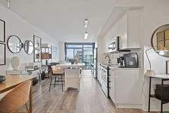 103 The Queensway 2614, Toronto W01, ON M6S 5B3