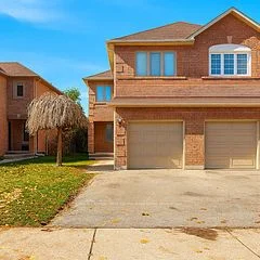7156 Sandhurst Drive, Mississauga, ON L5N 7H1
