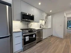 146 St Johns Road 5, Toronto W02, ON M6P 1T9