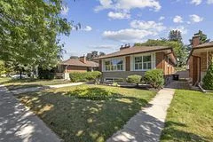 14 Laurelwood Crescent Lower, Toronto W09, On M9p 1l5