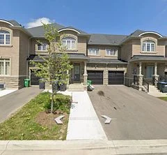 Att/Row/Townhouse in Brampton