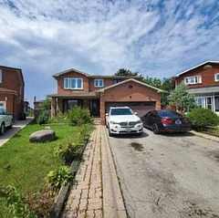 7 Scullion Court, Toronto W10, ON M9V 4X2
