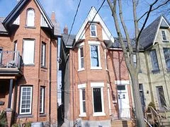 10 Earnbridge Street Upper, Toronto W01, ON M6K 1N3