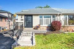 2715 Hollington Crescent, Mississauga, ON L5K 1E8