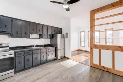 Att/Row/Townhouse in Toronto