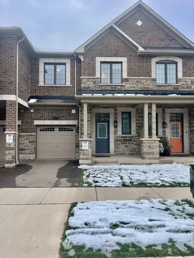Att/Row/Townhouse in Oakville