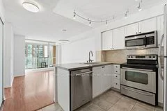 15 Michael Power Place 1001, Toronto W08, ON M9A 5G4