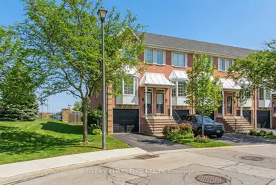 Condo Townhouse in Burlington