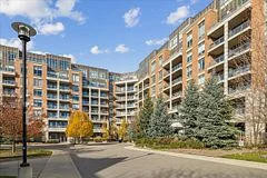 2480 Prince Michael Drive 110, Oakville, ON L6H 0H1