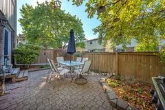 Condo Townhouse in Burlington