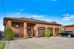 130 Whitfield Avenue, Toronto W05, On M9l 1h1