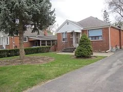 30 Pine Avenue N, Mississauga, ON L5H 2P9