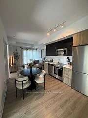 25 Neighbourhood Lane 907, Toronto W07, On M8y 0c4