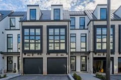 138 EAST Street 3, Oakville, ON L6L 0H9