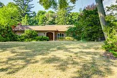 1528 Knareswood Drive, Mississauga, On L5h 2m1