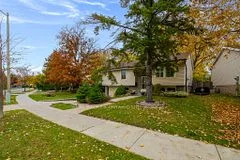 6891 Shelter Bay Road, Mississauga, ON L5N 1T8