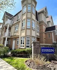 1947 Lawrence Avenue 3, Toronto W04, ON M9N 1H3